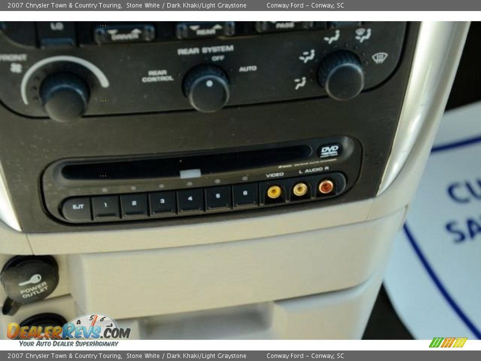 2007 Chrysler Town & Country Touring Stone White / Dark Khaki/Light Graystone Photo #32