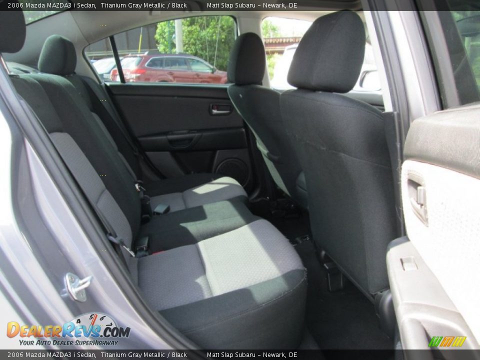 2006 Mazda MAZDA3 i Sedan Titanium Gray Metallic / Black Photo #18
