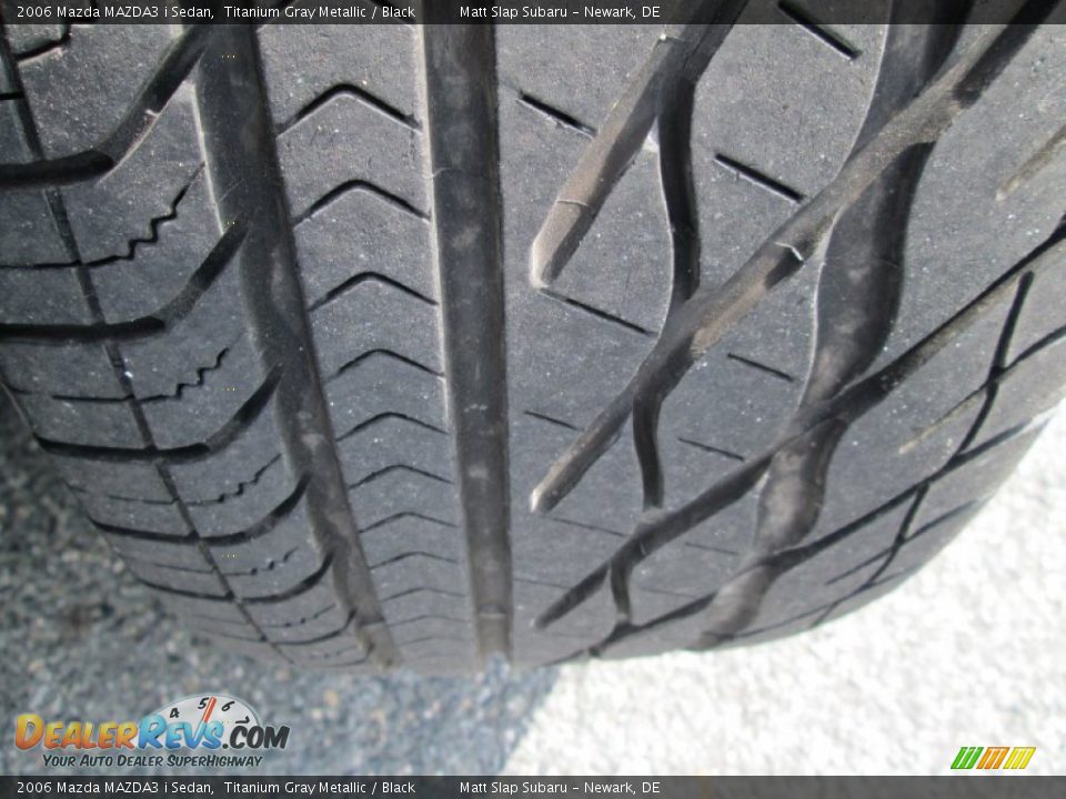 2006 Mazda MAZDA3 i Sedan Titanium Gray Metallic / Black Photo #22