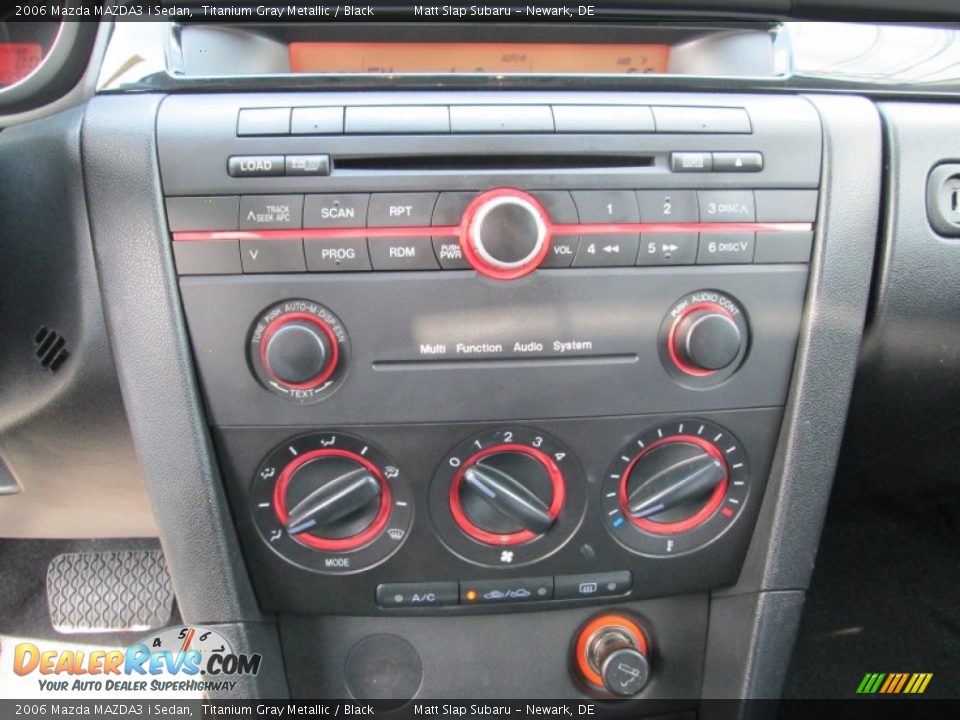 2006 Mazda MAZDA3 i Sedan Titanium Gray Metallic / Black Photo #24