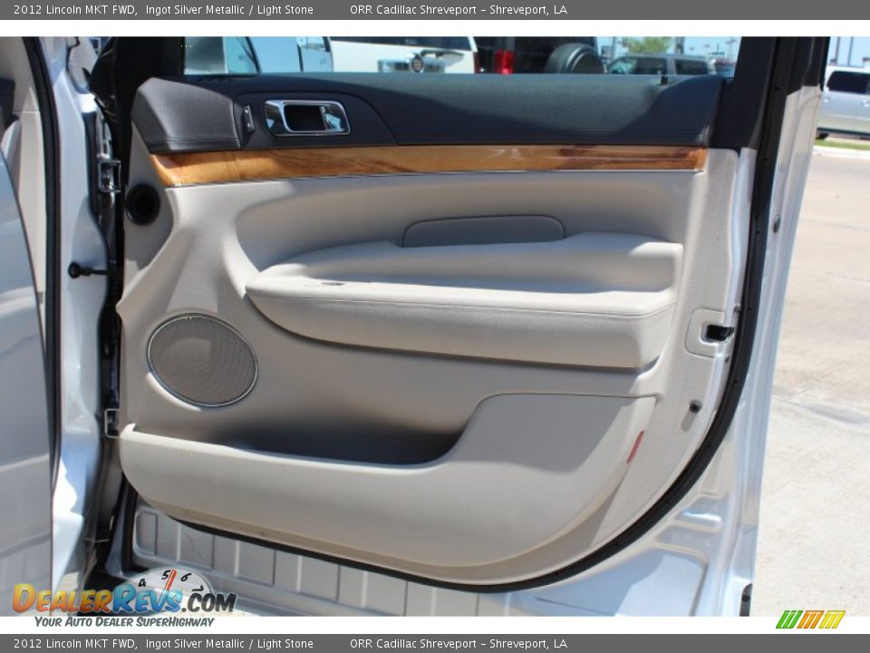 2012 Lincoln MKT FWD Ingot Silver Metallic / Light Stone Photo #17