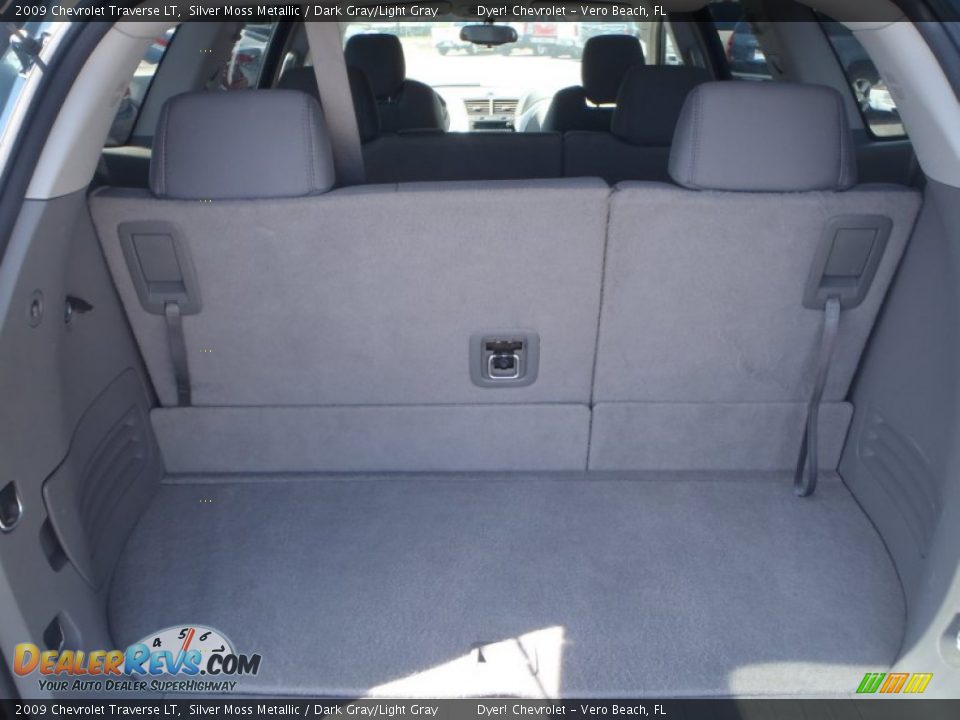 2009 Chevrolet Traverse LT Silver Moss Metallic / Dark Gray/Light Gray Photo #6