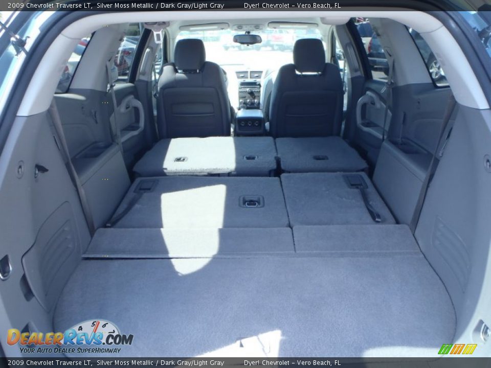 2009 Chevrolet Traverse LT Silver Moss Metallic / Dark Gray/Light Gray Photo #8