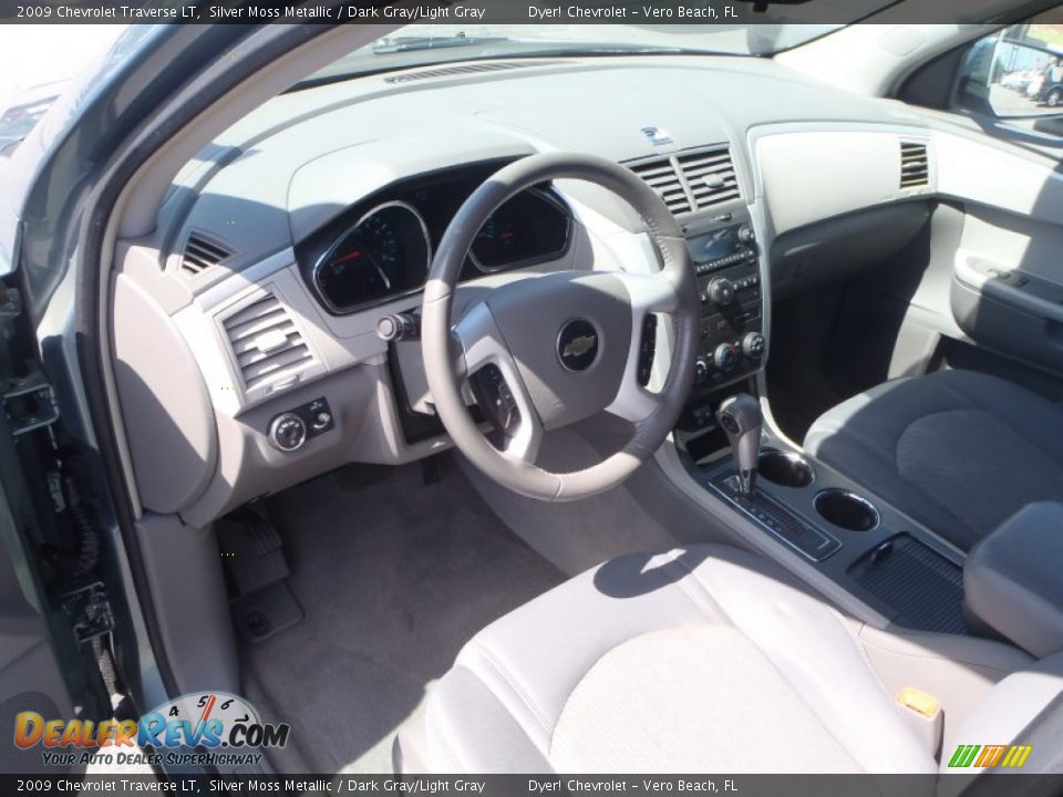 2009 Chevrolet Traverse LT Silver Moss Metallic / Dark Gray/Light Gray Photo #14
