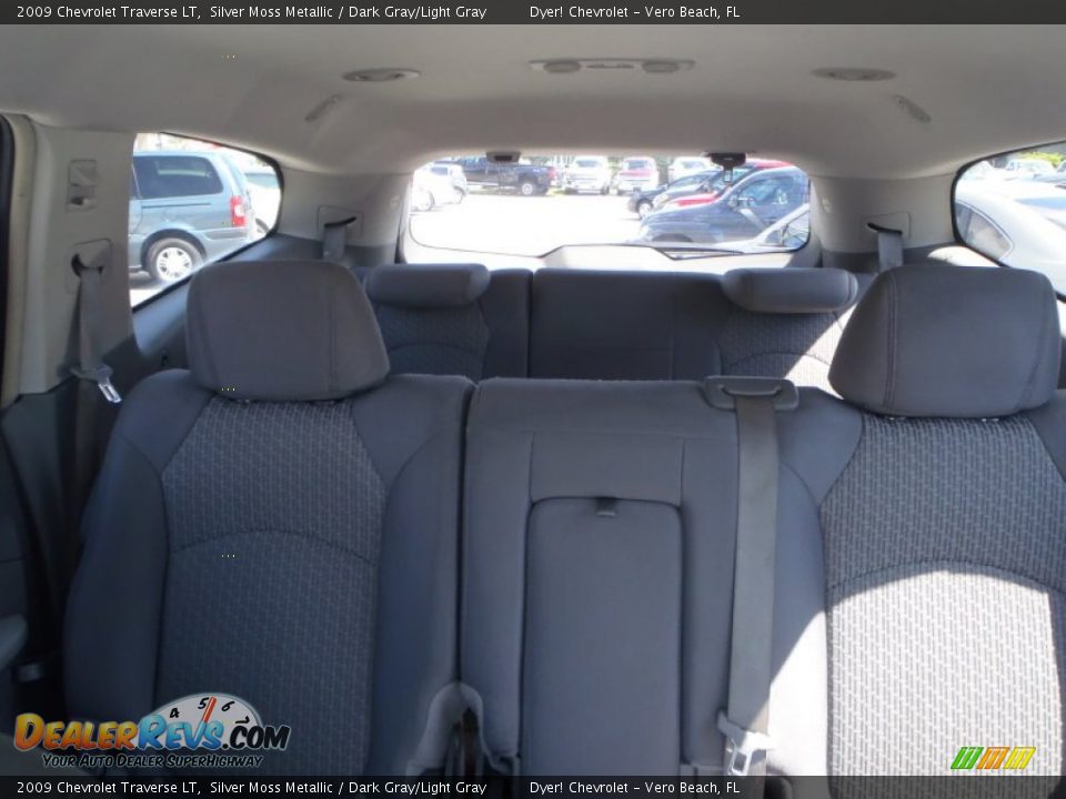 2009 Chevrolet Traverse LT Silver Moss Metallic / Dark Gray/Light Gray Photo #20