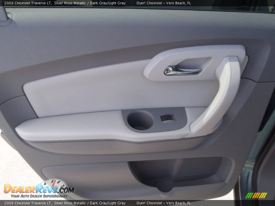 2009 Chevrolet Traverse LT Silver Moss Metallic / Dark Gray/Light Gray Photo #21
