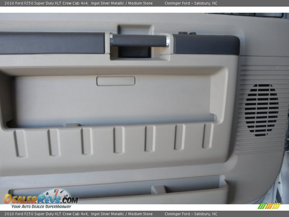 2010 Ford F250 Super Duty XLT Crew Cab 4x4 Ingot Silver Metallic / Medium Stone Photo #8