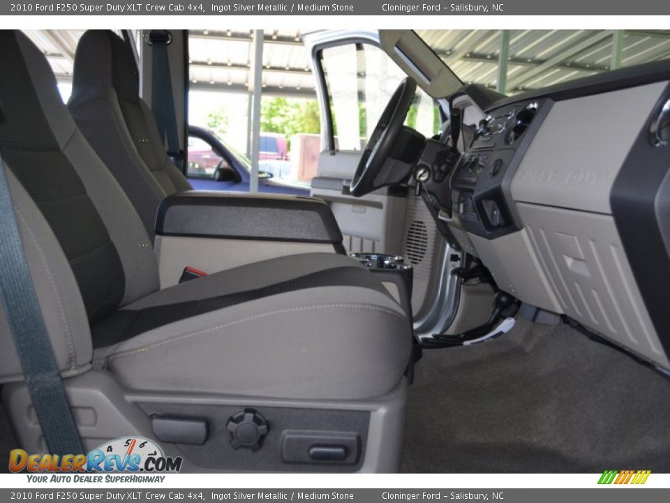2010 Ford F250 Super Duty XLT Crew Cab 4x4 Ingot Silver Metallic / Medium Stone Photo #14