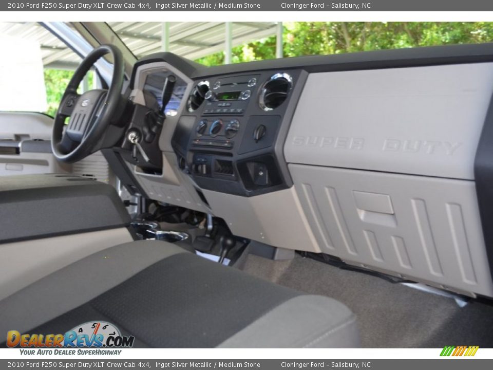 2010 Ford F250 Super Duty XLT Crew Cab 4x4 Ingot Silver Metallic / Medium Stone Photo #15