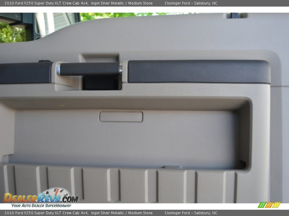 2010 Ford F250 Super Duty XLT Crew Cab 4x4 Ingot Silver Metallic / Medium Stone Photo #16