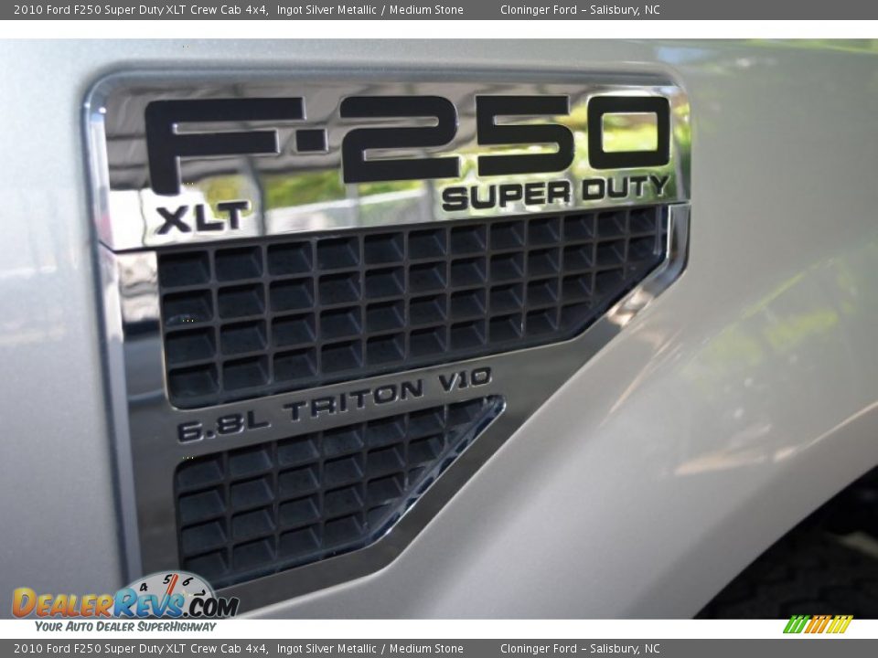 2010 Ford F250 Super Duty XLT Crew Cab 4x4 Ingot Silver Metallic / Medium Stone Photo #18