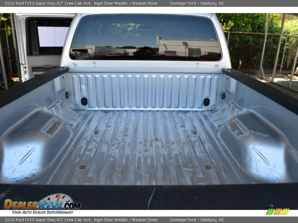 2010 Ford F250 Super Duty XLT Crew Cab 4x4 Ingot Silver Metallic / Medium Stone Photo #21
