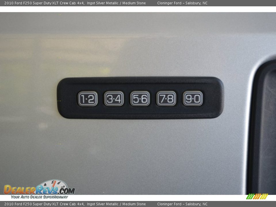 2010 Ford F250 Super Duty XLT Crew Cab 4x4 Ingot Silver Metallic / Medium Stone Photo #23