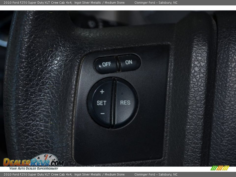 2010 Ford F250 Super Duty XLT Crew Cab 4x4 Ingot Silver Metallic / Medium Stone Photo #25