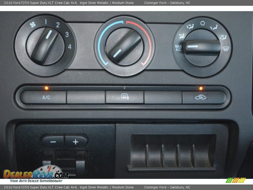 2010 Ford F250 Super Duty XLT Crew Cab 4x4 Ingot Silver Metallic / Medium Stone Photo #29