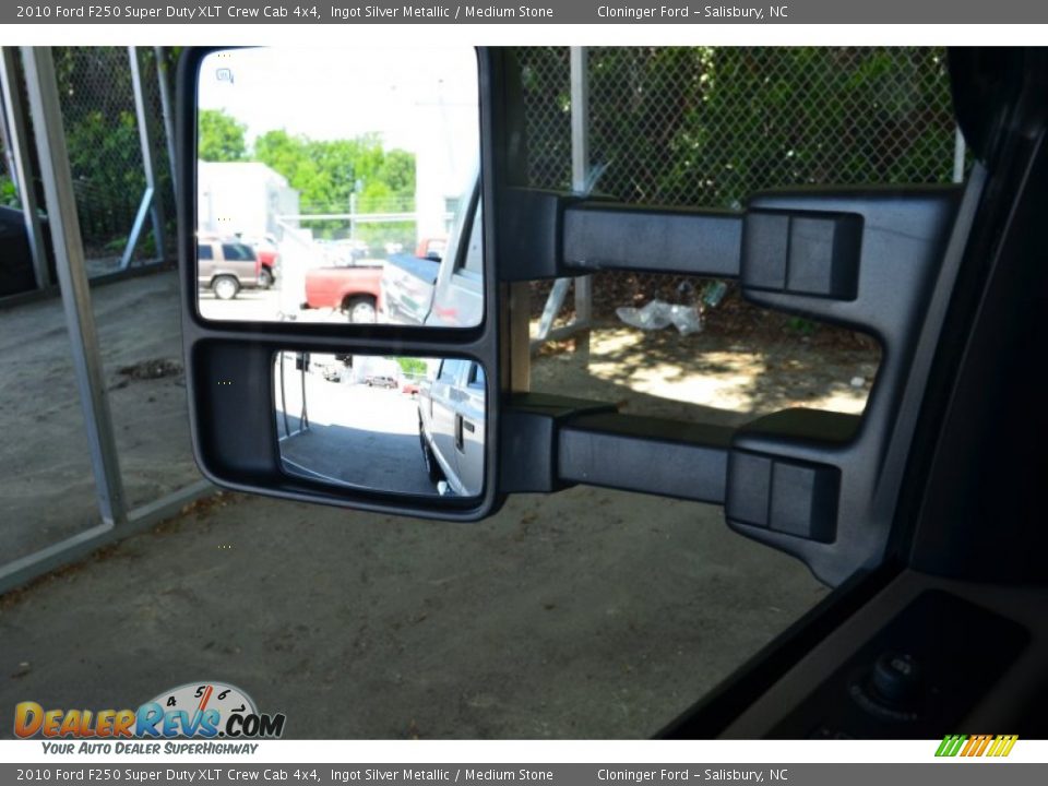 2010 Ford F250 Super Duty XLT Crew Cab 4x4 Ingot Silver Metallic / Medium Stone Photo #31