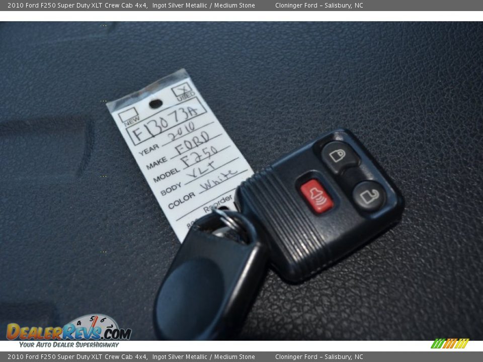 2010 Ford F250 Super Duty XLT Crew Cab 4x4 Ingot Silver Metallic / Medium Stone Photo #32