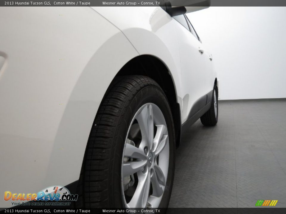 2013 Hyundai Tucson GLS Cotton White / Taupe Photo #5