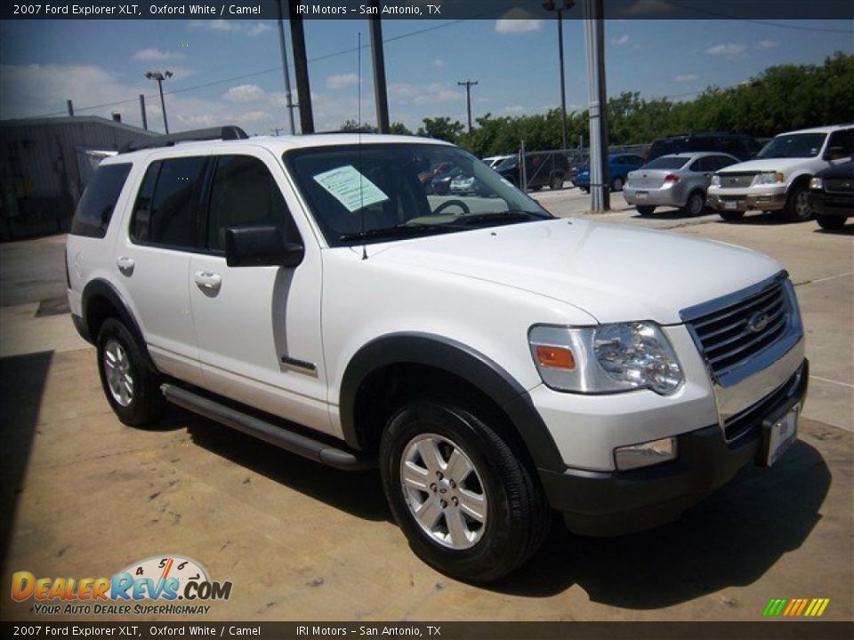 2007 Ford Explorer XLT Oxford White / Camel Photo #3