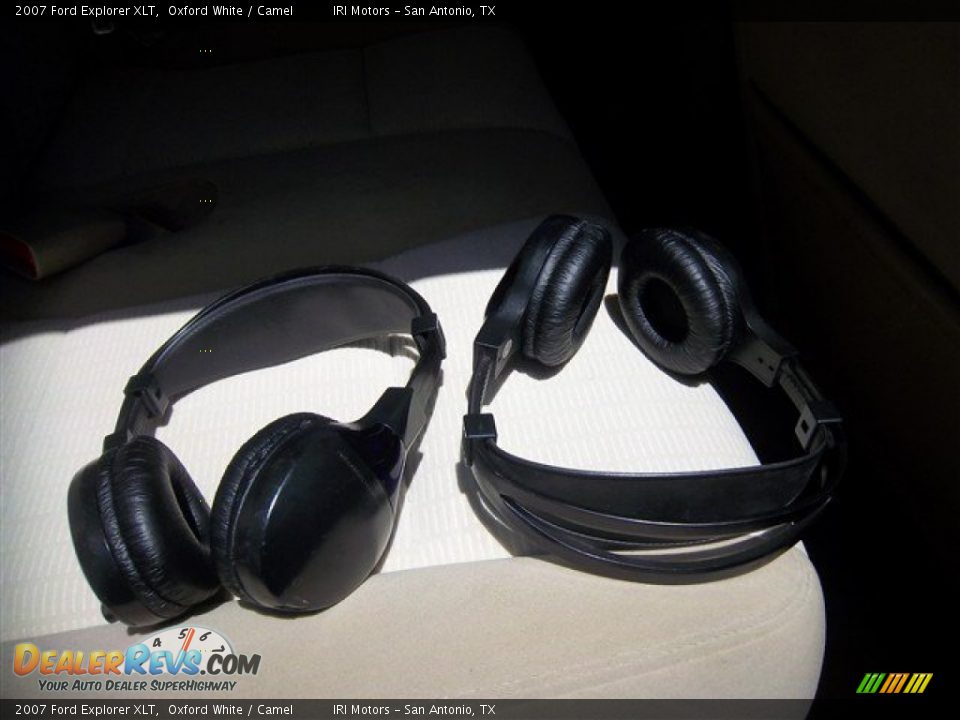 2007 Ford Explorer XLT Oxford White / Camel Photo #22