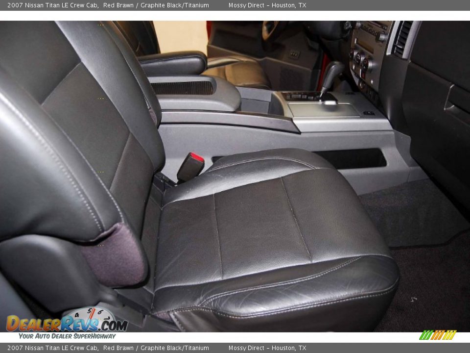 2007 Nissan Titan LE Crew Cab Red Brawn / Graphite Black/Titanium Photo #18