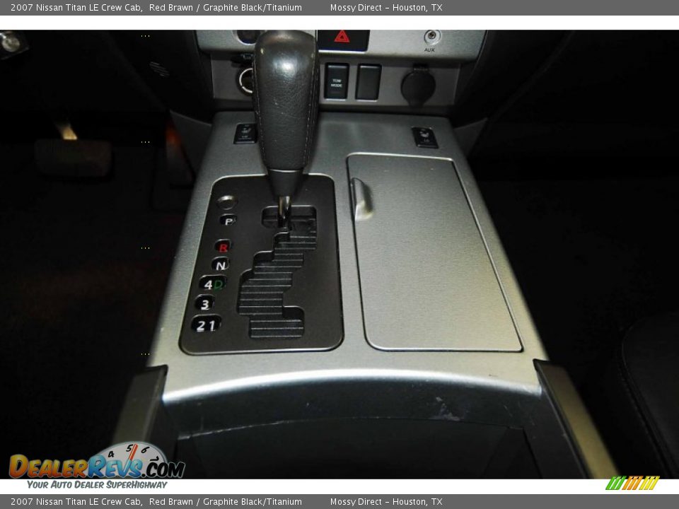 2007 Nissan Titan LE Crew Cab Red Brawn / Graphite Black/Titanium Photo #20