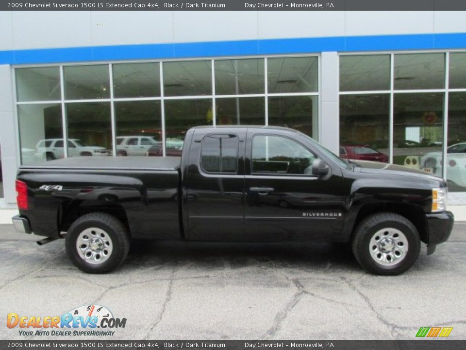 2009 Chevrolet Silverado 1500 LS Extended Cab 4x4 Black / Dark Titanium Photo #2