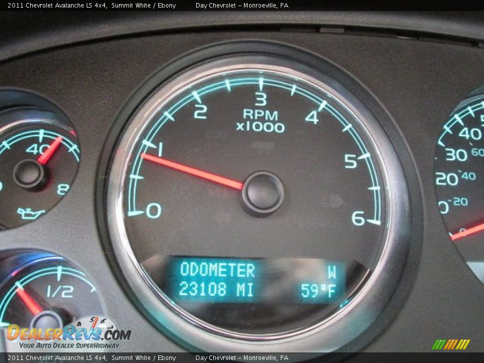 2011 Chevrolet Avalanche LS 4x4 Summit White / Ebony Photo #20