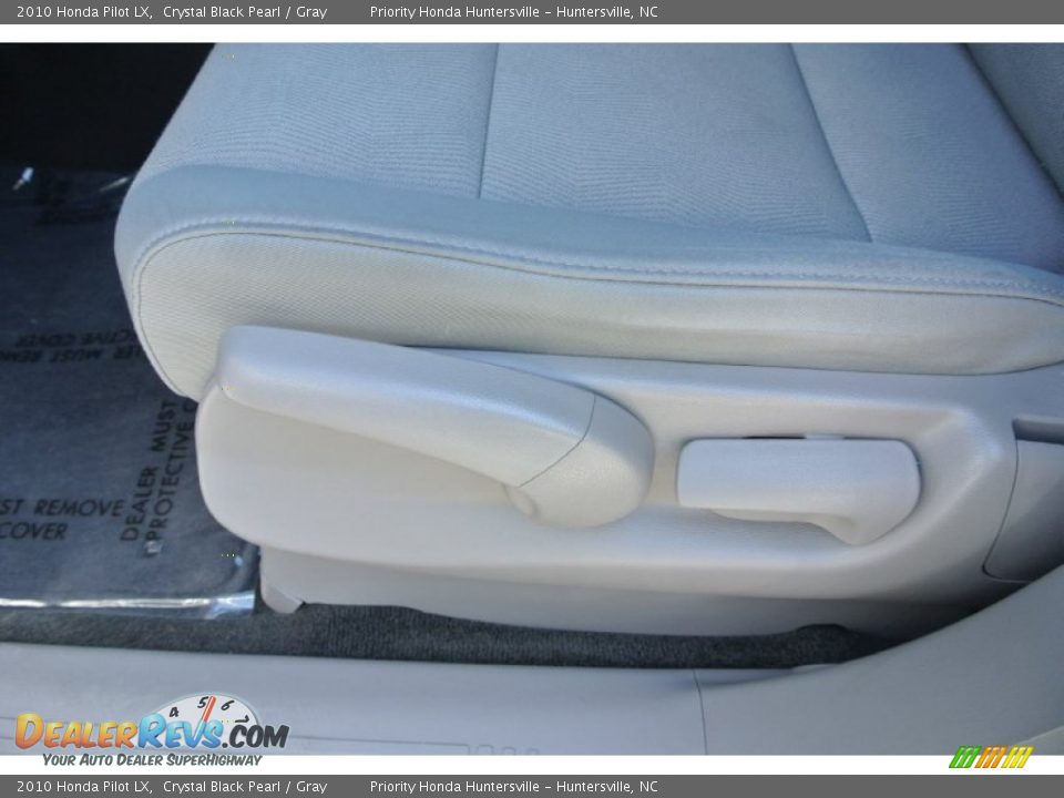 2010 Honda Pilot LX Crystal Black Pearl / Gray Photo #9