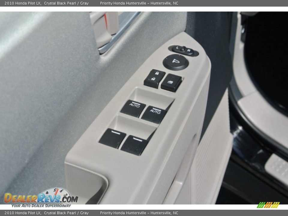2010 Honda Pilot LX Crystal Black Pearl / Gray Photo #11