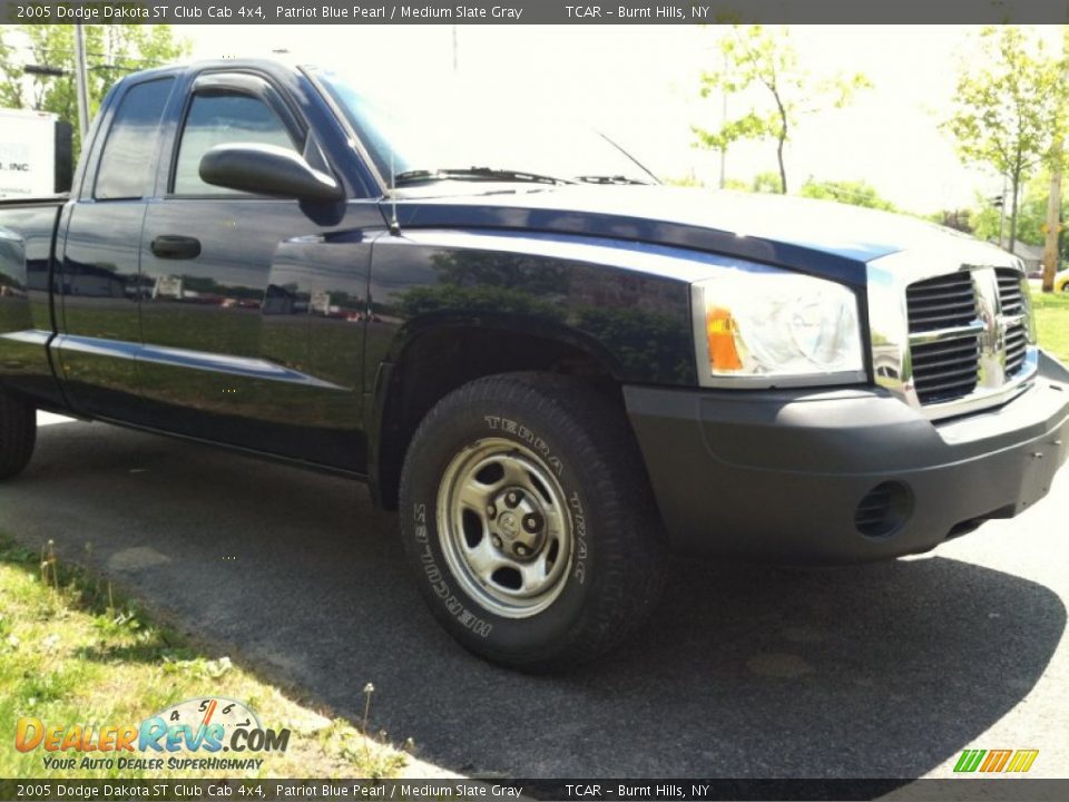 2005 Dodge Dakota ST Club Cab 4x4 Patriot Blue Pearl / Medium Slate Gray Photo #4