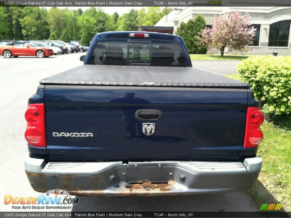 2005 Dodge Dakota ST Club Cab 4x4 Patriot Blue Pearl / Medium Slate Gray Photo #6