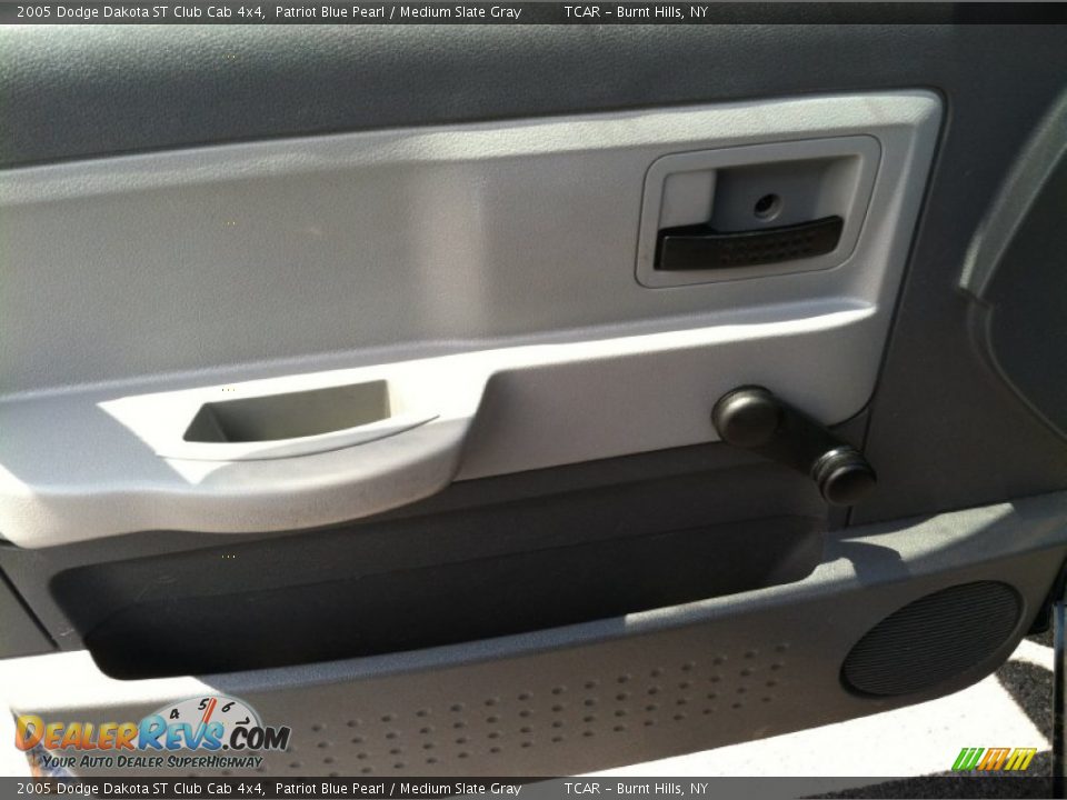 2005 Dodge Dakota ST Club Cab 4x4 Patriot Blue Pearl / Medium Slate Gray Photo #8