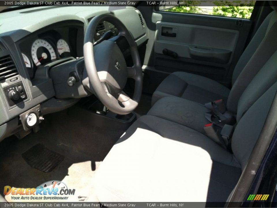 2005 Dodge Dakota ST Club Cab 4x4 Patriot Blue Pearl / Medium Slate Gray Photo #9