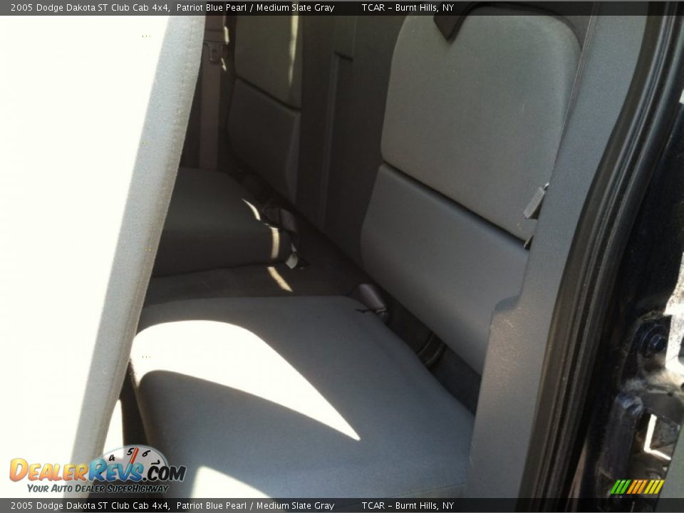 2005 Dodge Dakota ST Club Cab 4x4 Patriot Blue Pearl / Medium Slate Gray Photo #10