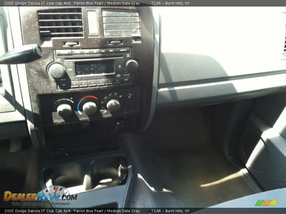 2005 Dodge Dakota ST Club Cab 4x4 Patriot Blue Pearl / Medium Slate Gray Photo #11