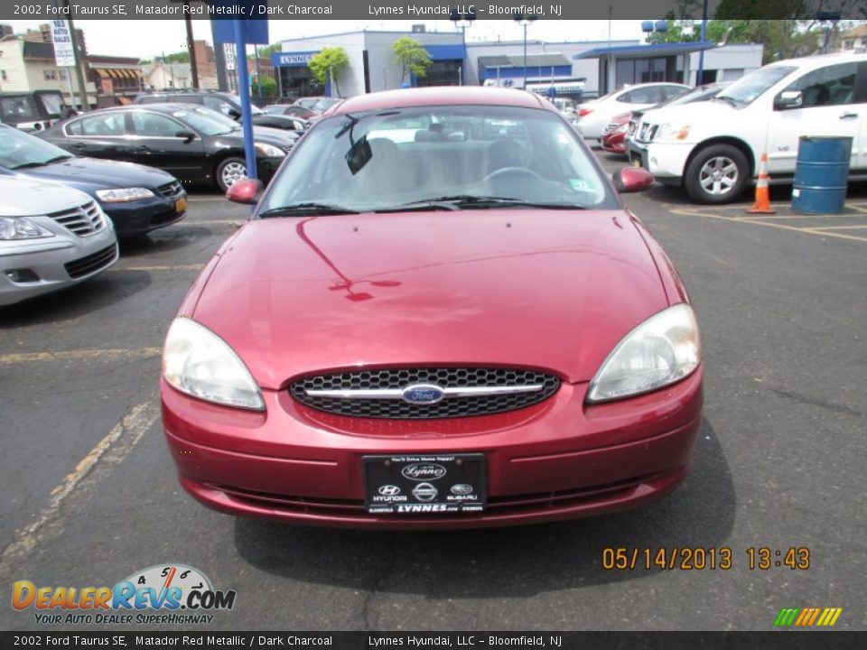 2002 Ford Taurus SE Matador Red Metallic / Dark Charcoal Photo #1