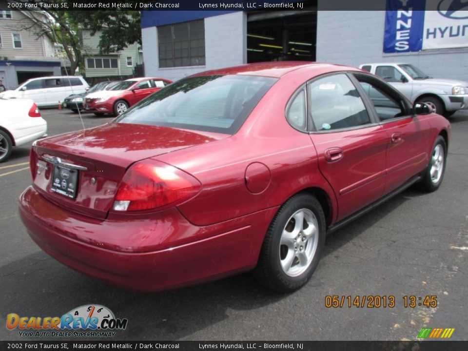 2002 Ford Taurus SE Matador Red Metallic / Dark Charcoal Photo #6