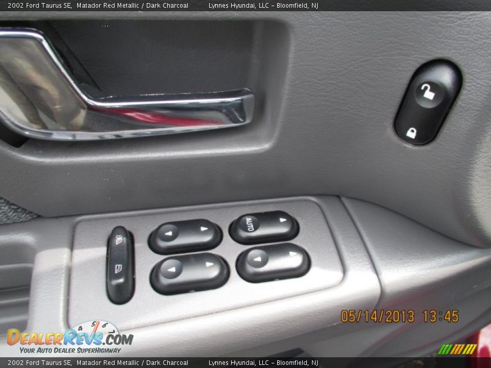 2002 Ford Taurus SE Matador Red Metallic / Dark Charcoal Photo #9