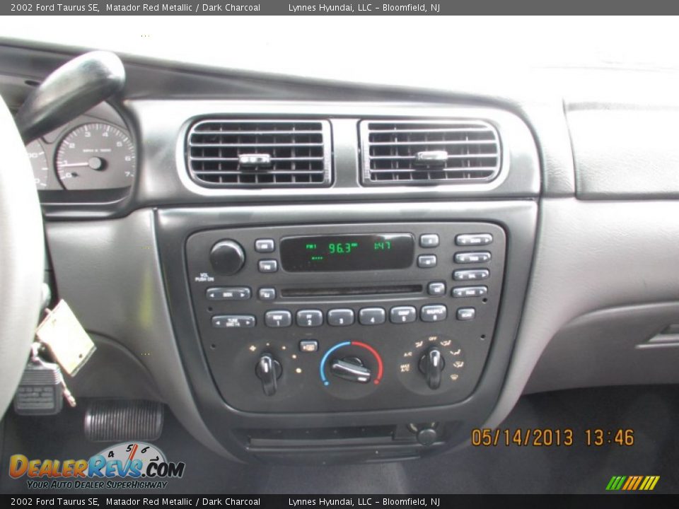 2002 Ford Taurus SE Matador Red Metallic / Dark Charcoal Photo #12