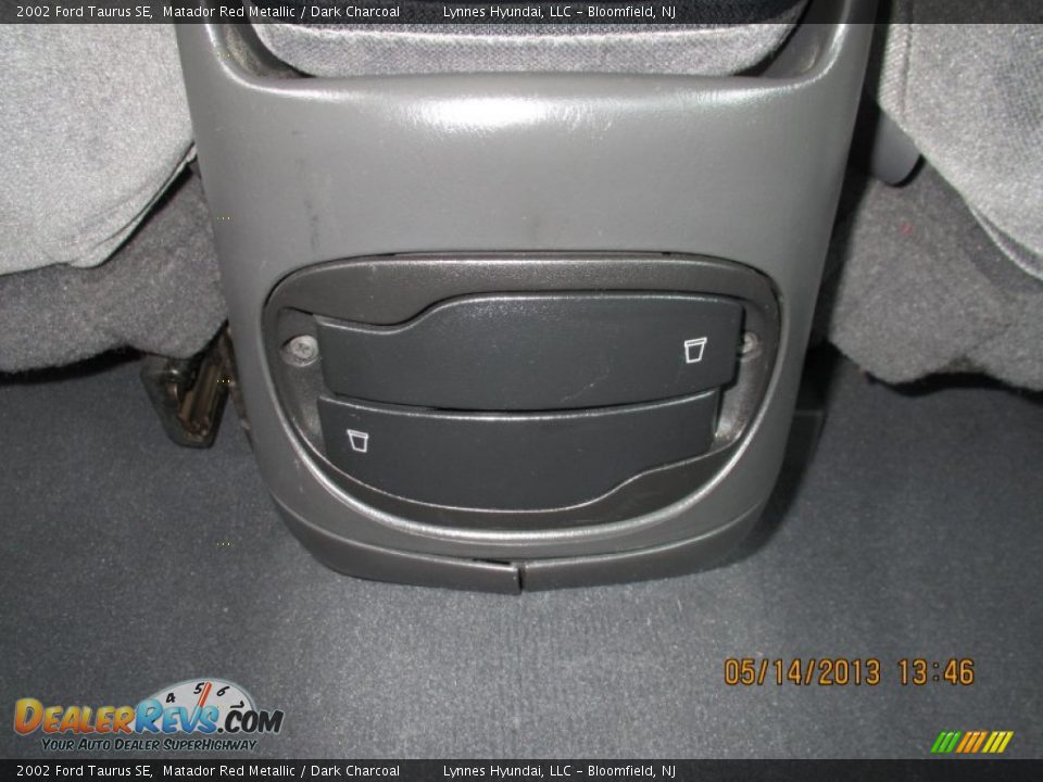 2002 Ford Taurus SE Matador Red Metallic / Dark Charcoal Photo #13