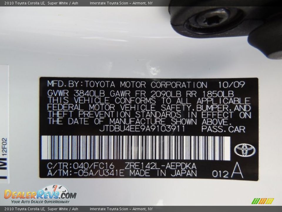 2010 Toyota Corolla LE Super White / Ash Photo #25