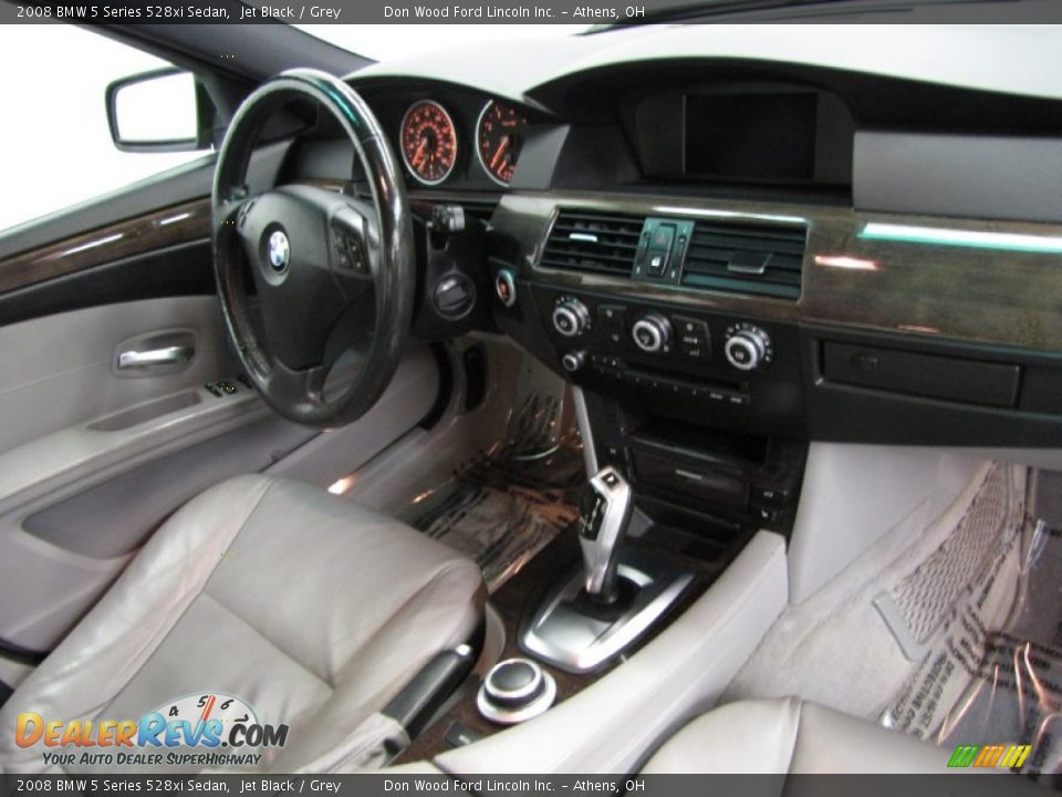 2008 BMW 5 Series 528xi Sedan Jet Black / Grey Photo #4