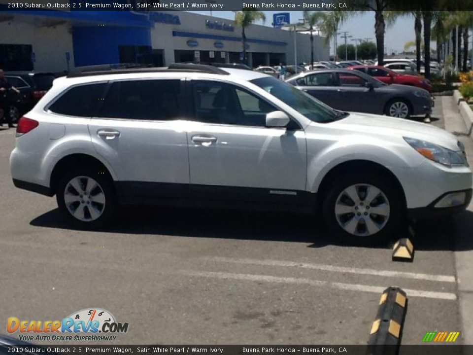 2010 Subaru Outback 2.5i Premium Wagon Satin White Pearl / Warm Ivory Photo #10