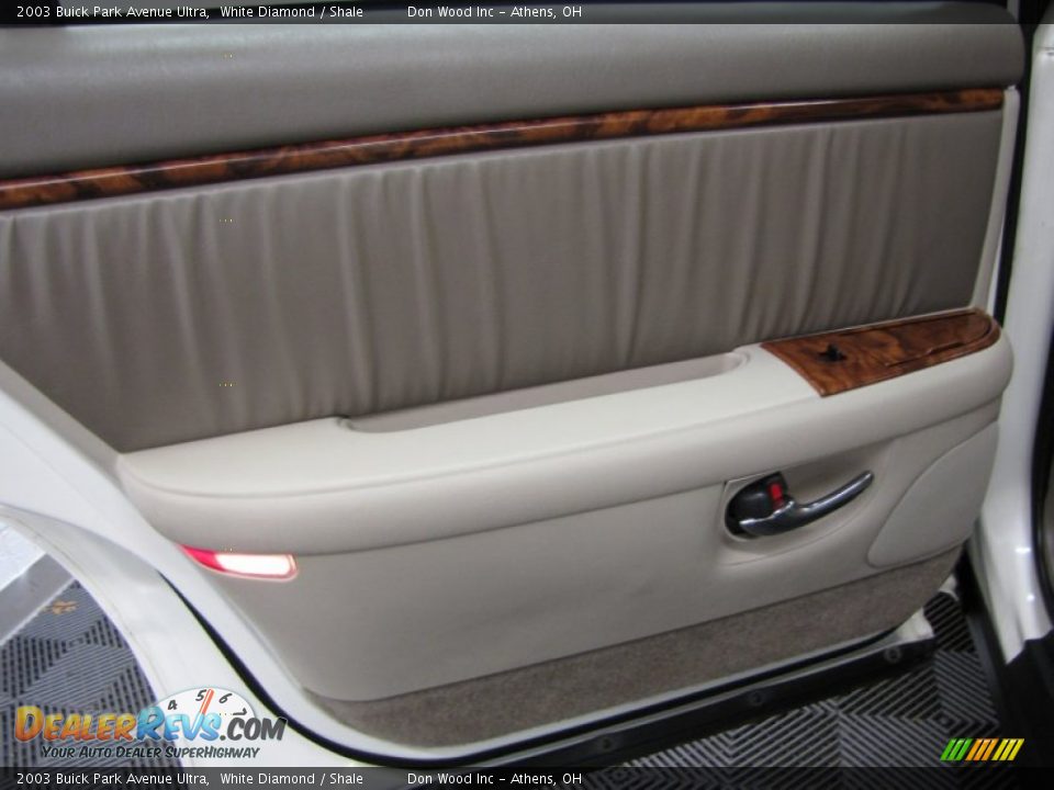 Door Panel of 2003 Buick Park Avenue Ultra Photo #12
