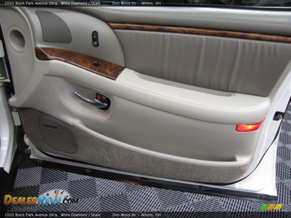 Door Panel of 2003 Buick Park Avenue Ultra Photo #14