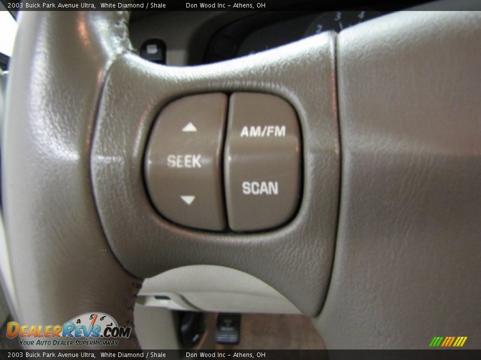 Controls of 2003 Buick Park Avenue Ultra Photo #17