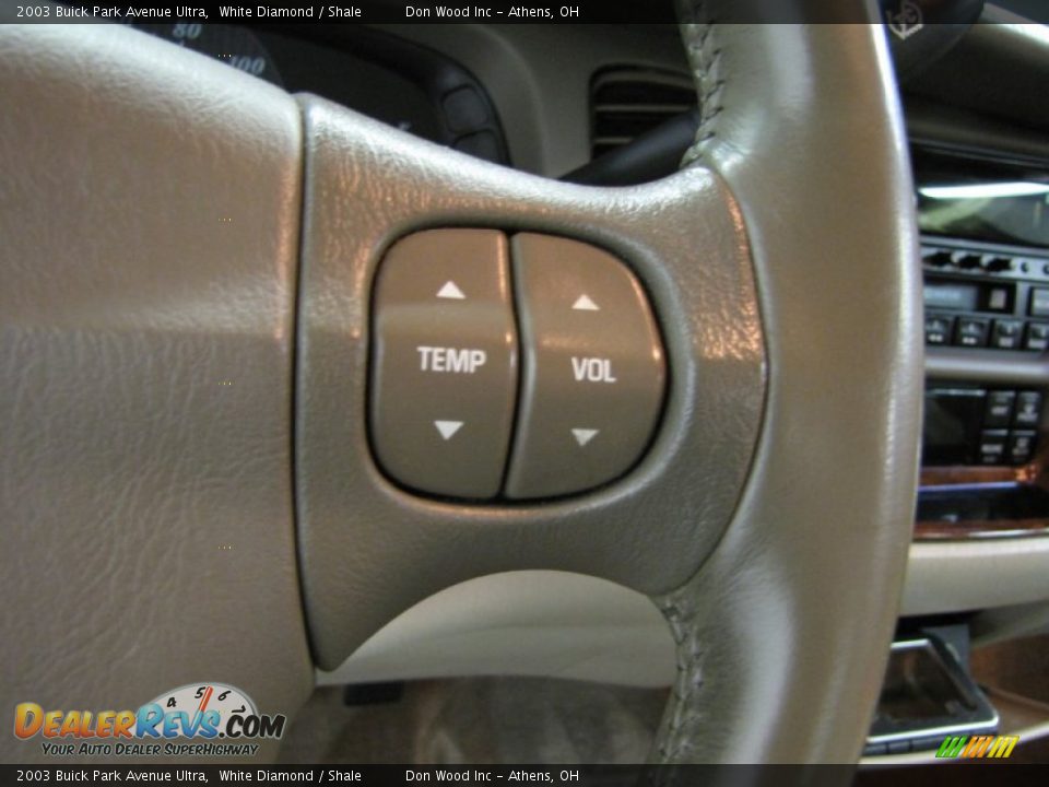 Controls of 2003 Buick Park Avenue Ultra Photo #18