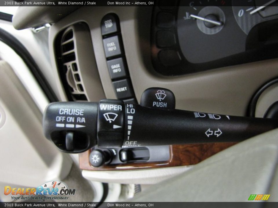 Controls of 2003 Buick Park Avenue Ultra Photo #19