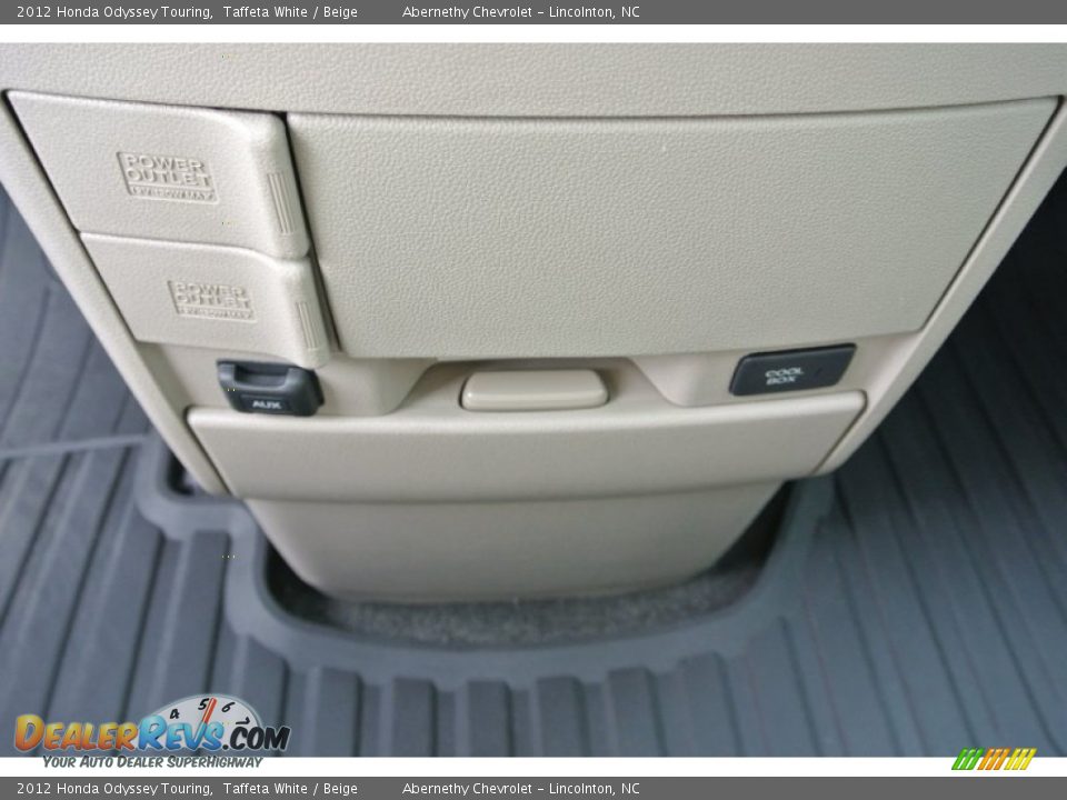 2012 Honda Odyssey Touring Taffeta White / Beige Photo #12